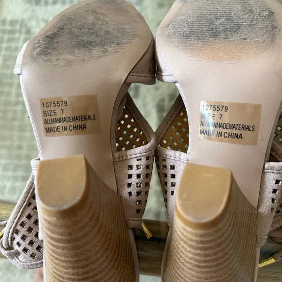 Charlotte Russe Women's Beige Wedges - Picture 4 of 10